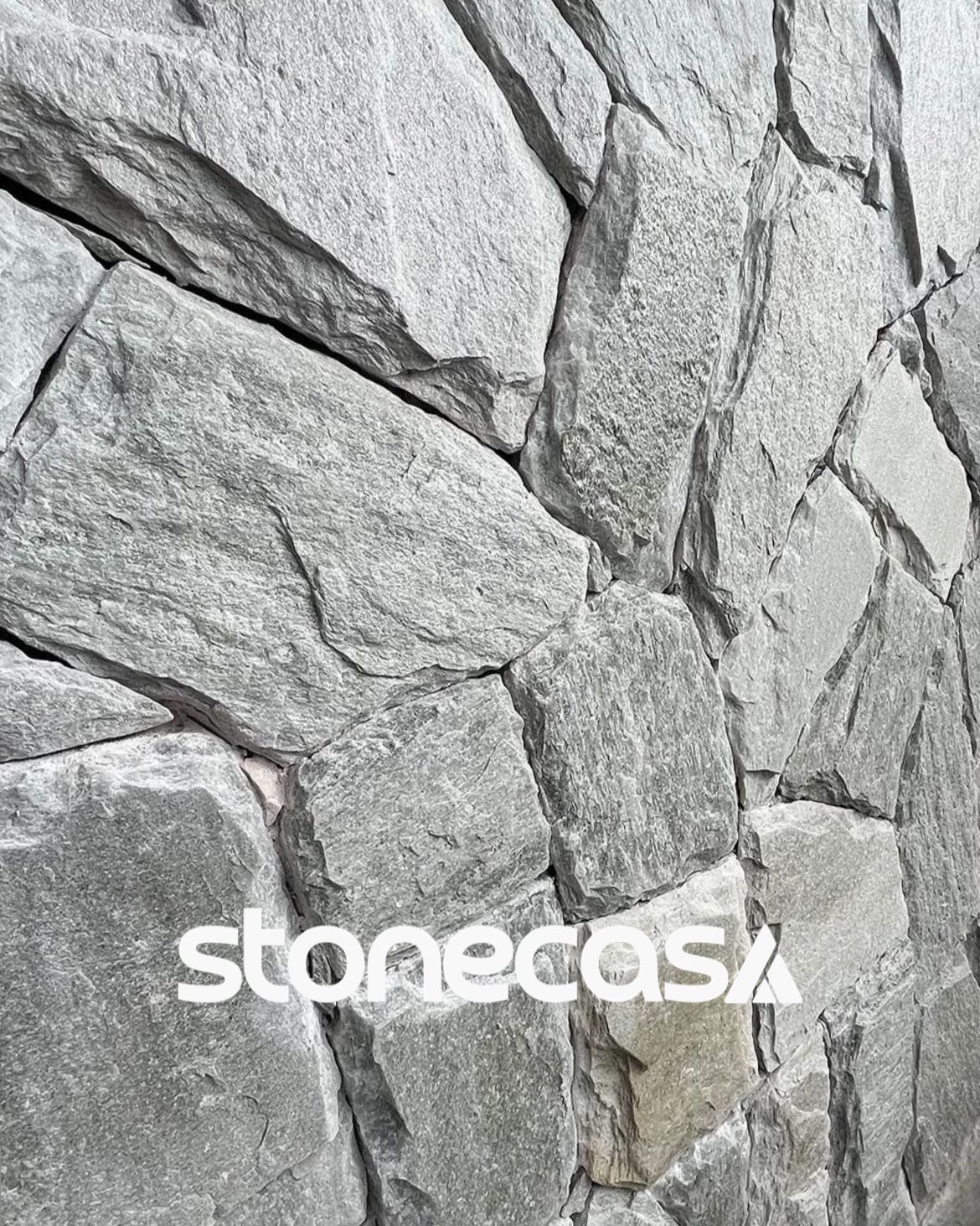 Pedra Moledo com Face Serrada Natural – Stone Casa pedra moledo natural com face serrada aplicada em fachada e muro externo